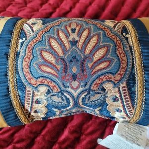 1 Croscill Aurelio small throw pillow
